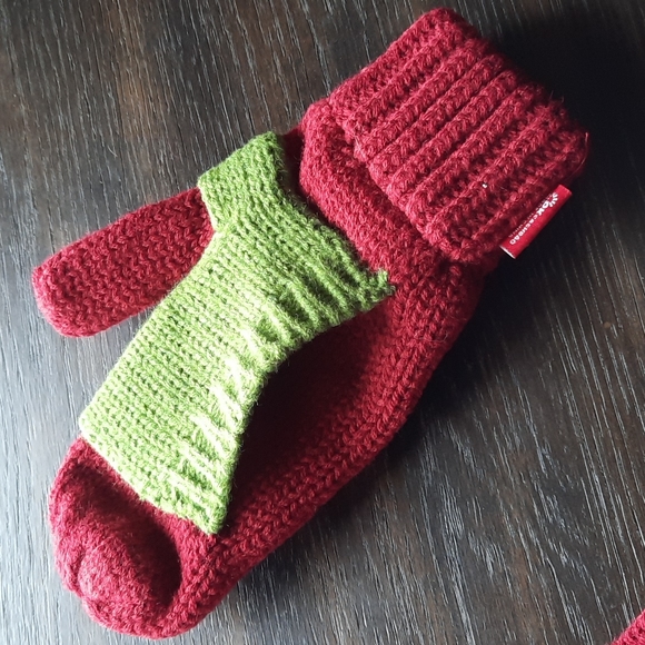 Warm knit winter mittens. - Picture 4 of 6